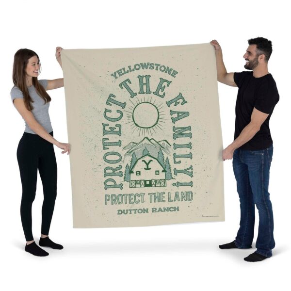 Paramount Yellowstone Protect The Family Wall Hanging 50¡Á60 Inches
